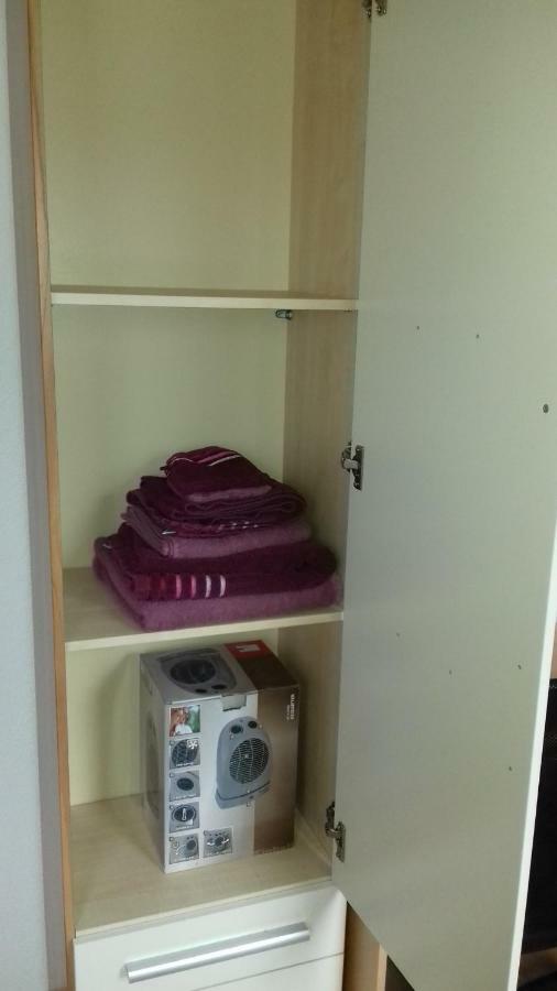 Biberach-Riss-Zimmer-Frei, Einzel-Zimmer Bad Kueche Birkenhard Værelse billede